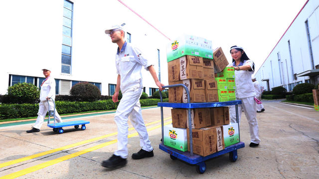 发放防暑降温饮品