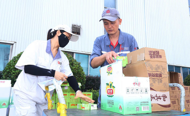 发放防暑降温饮品