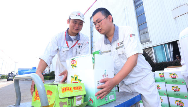 发放防暑降温饮品