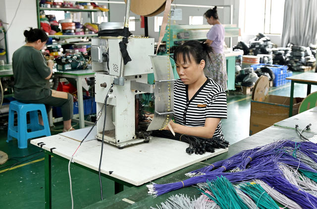 助企纾困 企业生产 民营企业 民营经济  工业  市场  经开区  电子产品   订单产品 