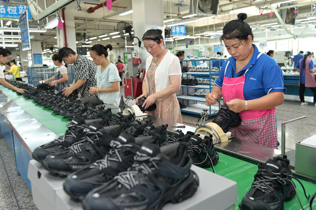 企业生产 民营企业 助企纾困  工业   营商环境  政策扶助  金融支持  鞋  民营经济 经开区