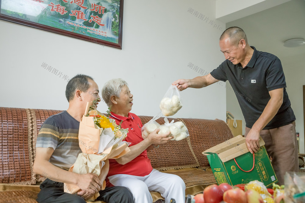 老师  学生 时间  团聚