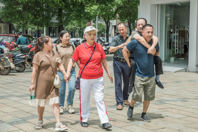 老师  学生 时间  团聚