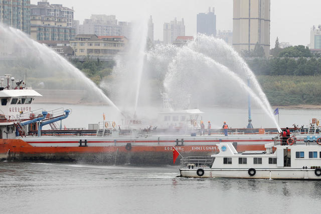  Water emergency rescue drill, ship fire fighting, personnel overboard rescue, oil spill recovery and residual oil removal, fire fighting