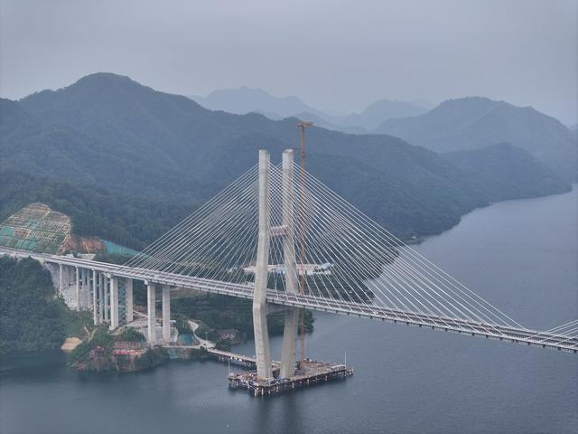 高速 交通  大桥 斜拉桥