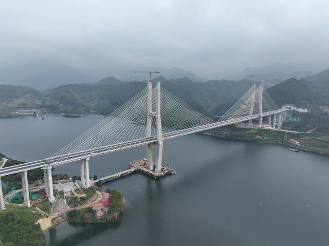 高速 交通  大桥 斜拉桥