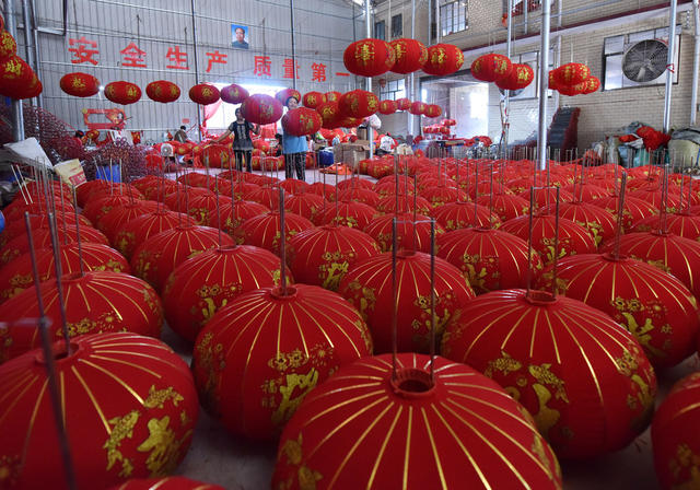 国庆  灯笼  喜庆 社区  开发区  就业  农民增收 拉丝灯笼