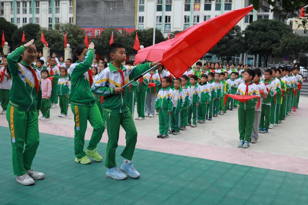 先锋队 土家族 湘西 中国 苗族 吉首 少年小学 少先队 入队 学生 仪式  红领巾 纪念  知识 教育 少先队知识