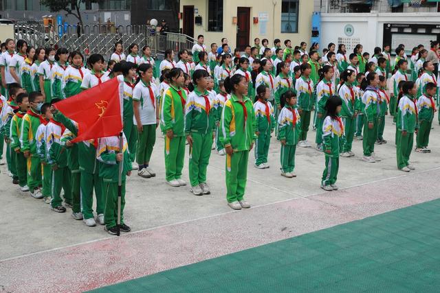 先锋队 土家族 湘西 中国 苗族 吉首 少年小学 少先队 入队 学生 仪式  红领巾 纪念  知识 教育 少先队知识