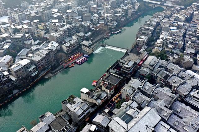 古城 土家族  湘西 苗族 乾州古城 小雪 吉首 无人机 建筑 航拍 街巷 俯瞰 景区 大红灯笼 飞檐翘角