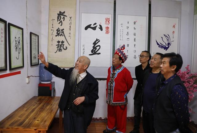   退休不褪色     老有所为