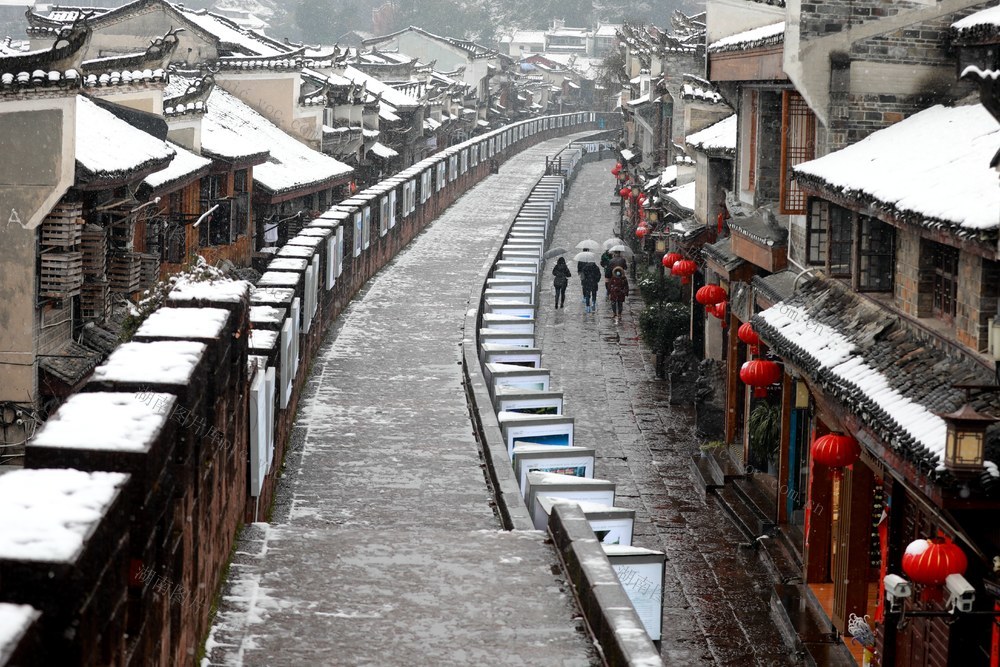 古城 湘西 土家族 建筑 苗族 凤凰 雪花 废物 粉妆玉砌 沱江 白色 面纱