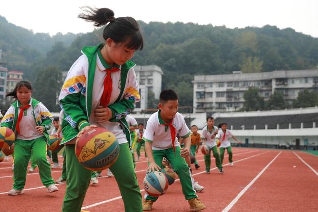 土家族 学生 湘西 苗族 篮球 吉首 小学 篮球操 少年 律动 运动 运动场 跃动 一校一品 体育