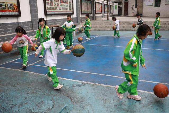 土家族 学生 湘西 苗族 篮球 吉首 小学 篮球操 少年 律动 运动 运动场 跃动 一校一品 体育