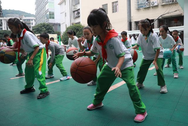 土家族 学生 湘西 苗族 篮球 吉首 小学 篮球操 少年 律动 运动 运动场 跃动 一校一品 体育