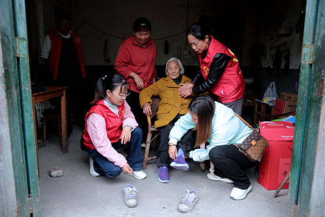湖南桂东 困难老人 大家庭 温暖 志愿者