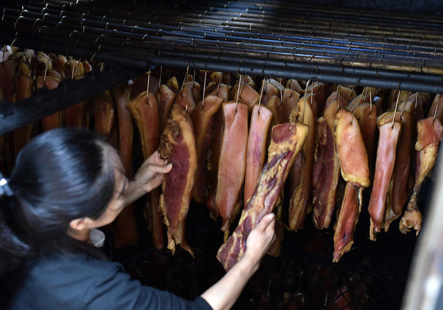 电子商务  合作社  土特产  农民增收  就业  返乡创业  腊肉  干鱼  乡村振兴