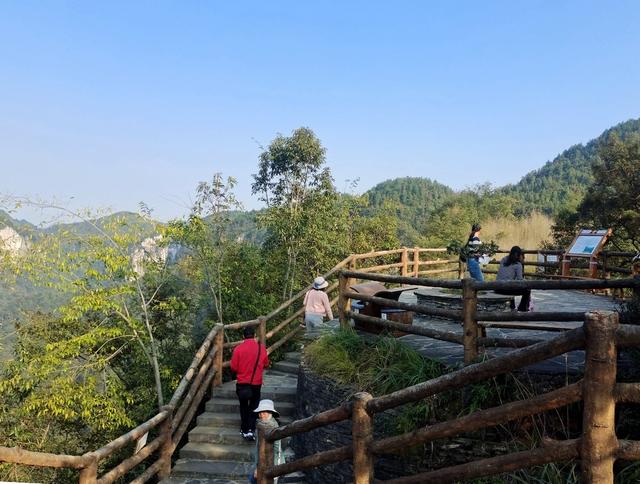 吉首 苗寨 踏秋 游客 矮寨 大峡谷 苗族 参观 大自然 奇观 周末 快乐