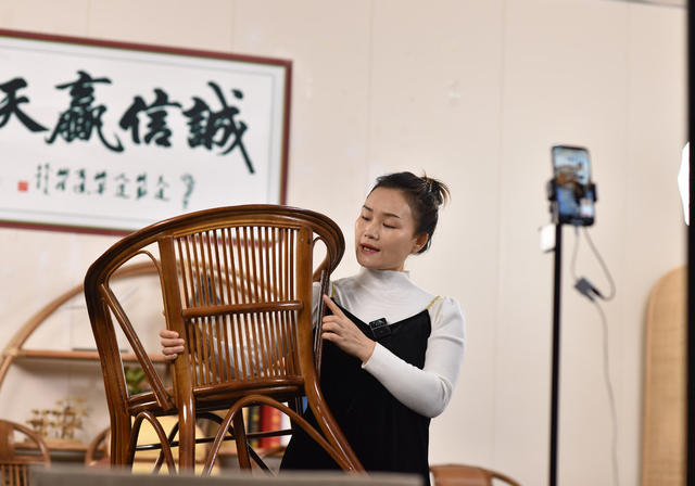 电子商务  开发区  产业园   经济建设  藤椅  乡村振兴  直播  就业  创业