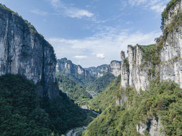 峡谷 苗寨