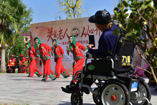 重阳节
老人
福利院
敬老院