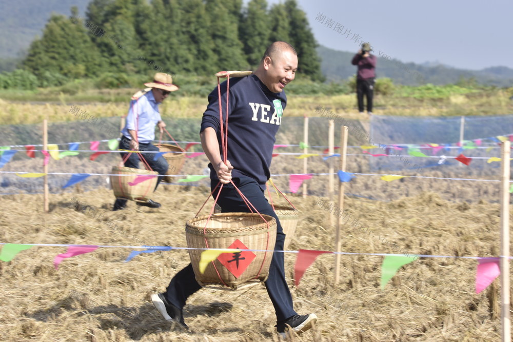 农耕趣味赛 欢庆丰收年