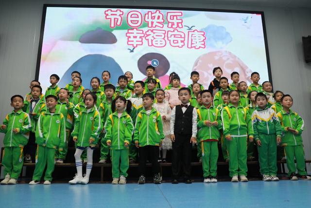 土家族 湘西 小学 苗族 吉首 学生 重阳 节目 雏鹰 表扬礼物