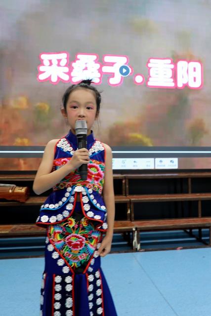 土家族 湘西 小学 苗族 吉首 学生 重阳 节目 雏鹰 表扬礼物
