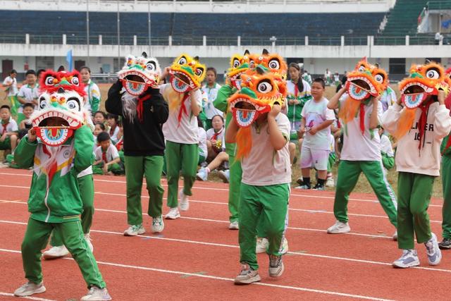 学生 土家族 湘西 苗族 小学 吉首 舞狮 文化 传统 表演 弘扬 心灵 传承 中华 浸润