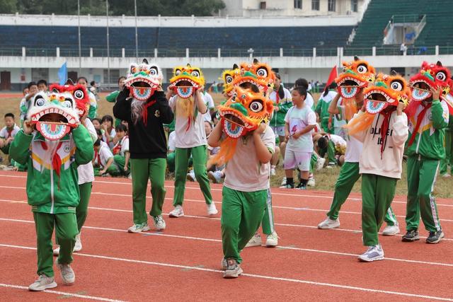 学生 土家族 湘西 苗族 小学 吉首 舞狮 文化 传统 表演 弘扬 心灵 传承 中华 浸润