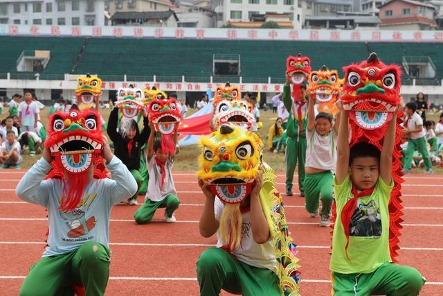 学生 土家族 湘西 苗族 小学 吉首 舞狮 文化 传统 表演 弘扬 心灵 传承 中华 浸润