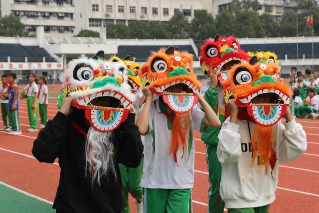 学生 土家族 湘西 苗族 小学 吉首 舞狮 文化 传统 表演 弘扬 心灵 传承 中华 浸润
