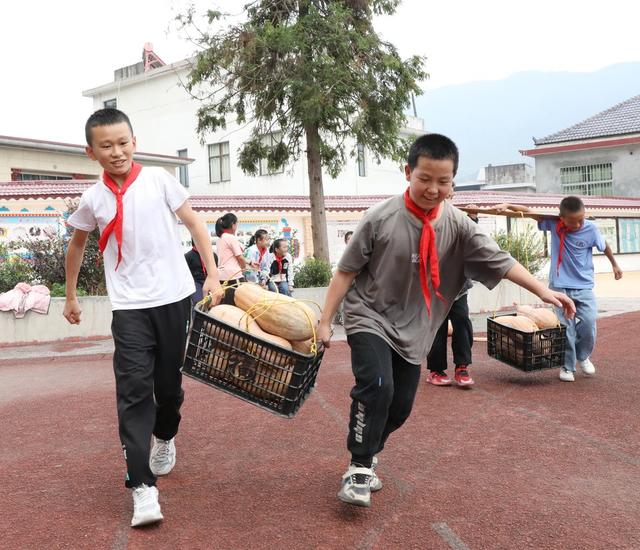   趣味运动庆丰收