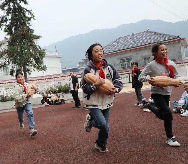   趣味运动庆丰收