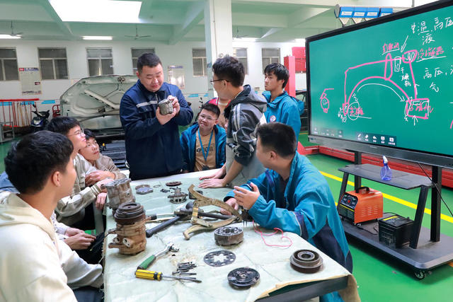 职业 学校 实训 培养 学好 技能 尽展 其才