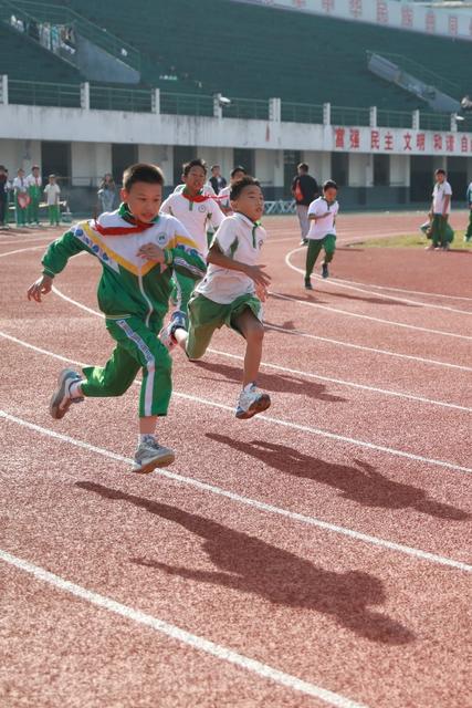 土家族 学生 跑步 苗族 小学 运动会 旱地龙舟 比赛 袋鼠跳 运动 快乐 体育 健康
