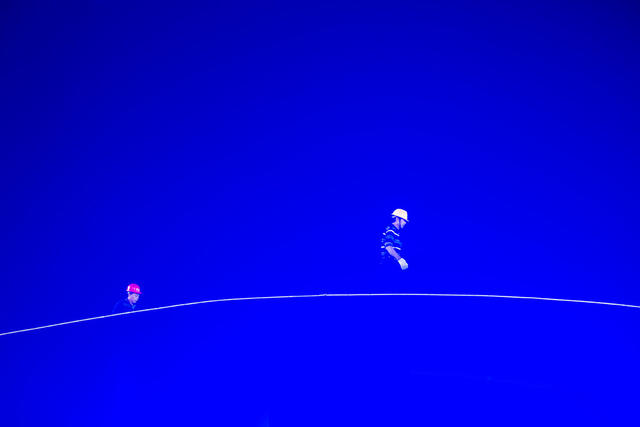 天空剧院  色彩  工人  调试
夜晚