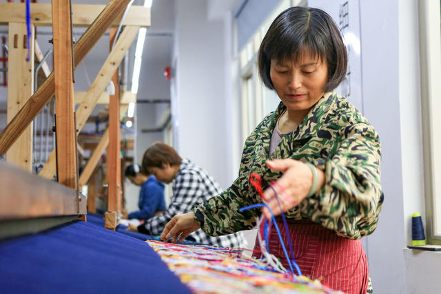 湖南 湘西 龙山 土家族 织锦 产品 市场 订单