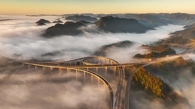 云雾 公路 山间  风景 