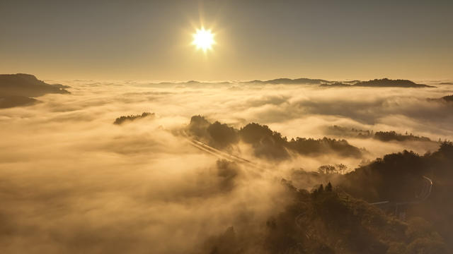 云雾 公路 山间  风景 