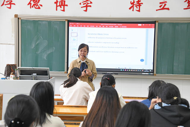 教师 授课