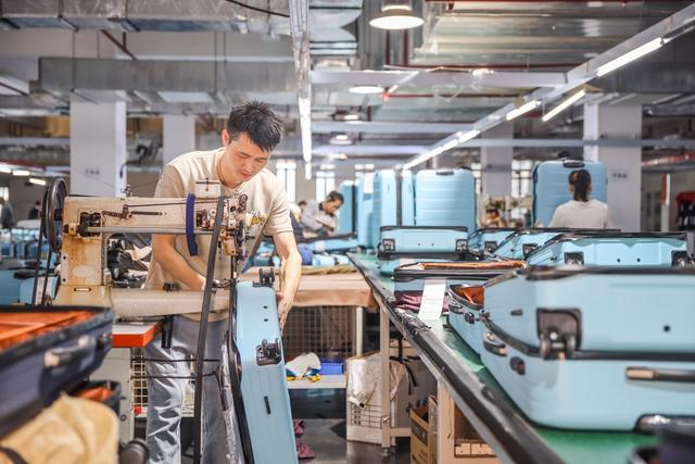 外贸 箱包 出口 企业 生产 订单 车间 工人 经济 产业