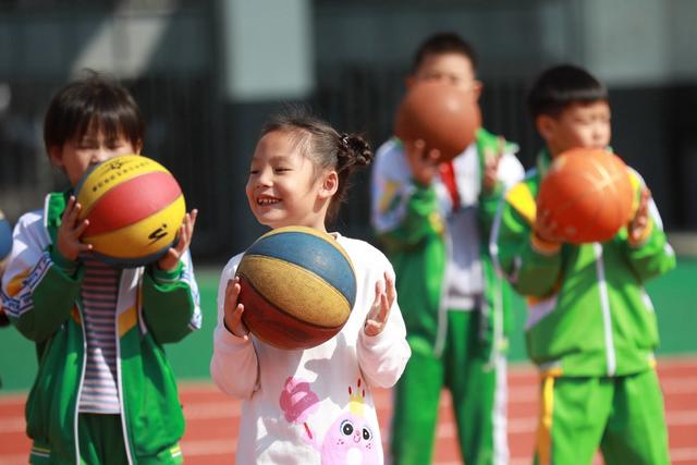 学生 操场 篮球 技能 校园 体质 篮球操 体育课 运动 大课间