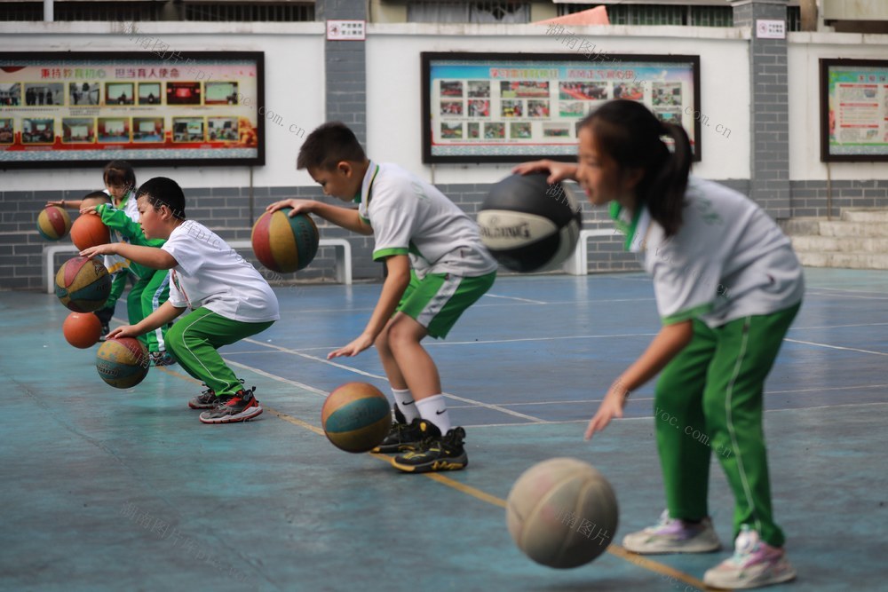 学生 操场 篮球 技能 校园 体质 篮球操 体育课 运动 大课间