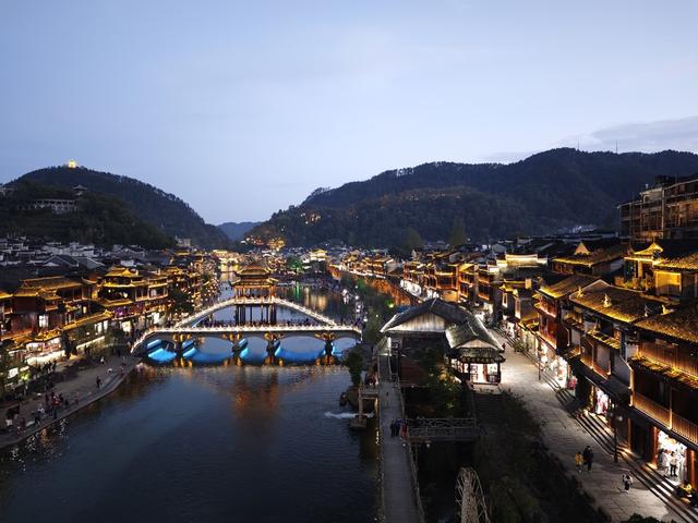 凤凰 古城  沱江  夜景如画