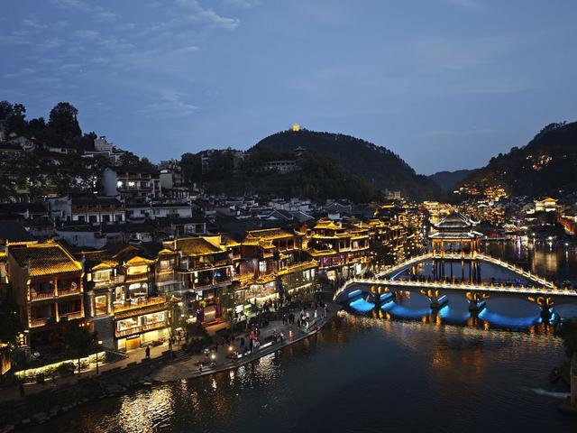 凤凰 古城  沱江  夜景如画