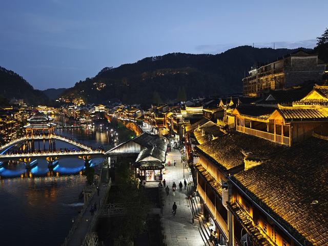 凤凰 古城  沱江  夜景如画