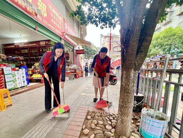 周五又见红马夹
