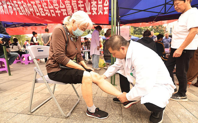 专家义诊服务社区健康进步