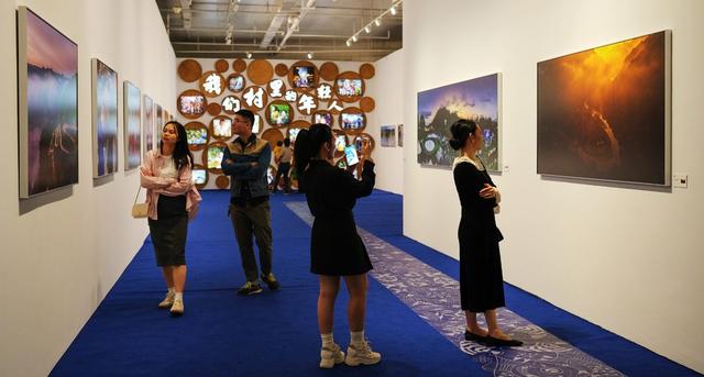 谢子龙影像艺术馆，八洞村，主题摄影展